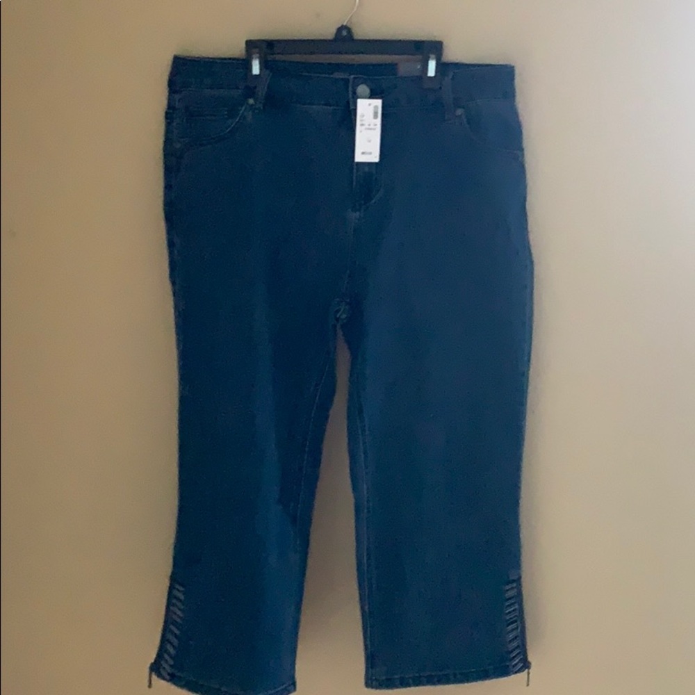 Capris - Picture 1 of 4